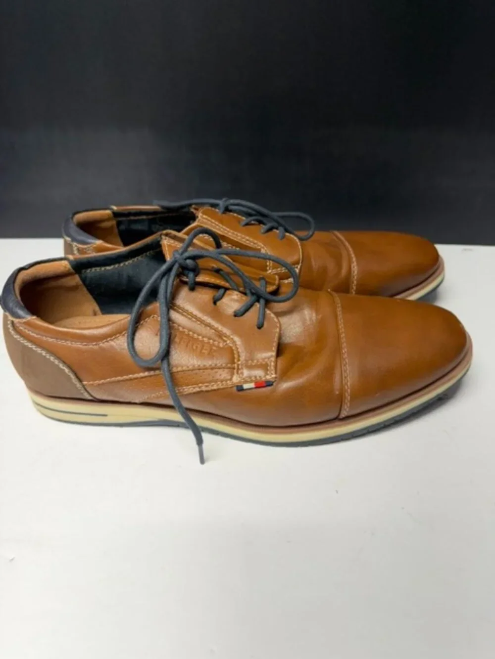 Tommy Hilfiger Urban Oxfords NWOT Men's Size 9.5
